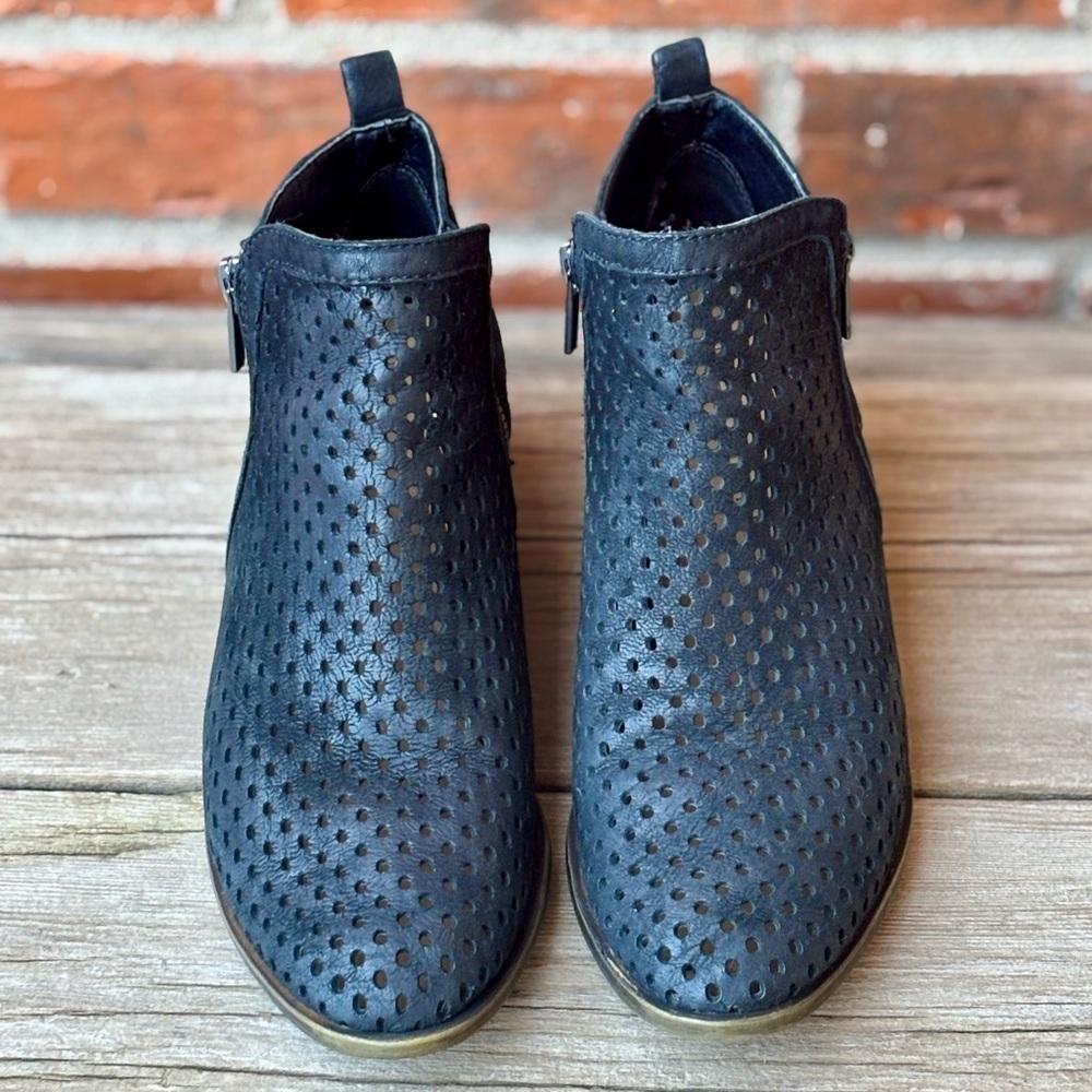 Lucky Brand Perforated Black Leather Ankle Zip Boots Booties 7M - Picture 3 of 8